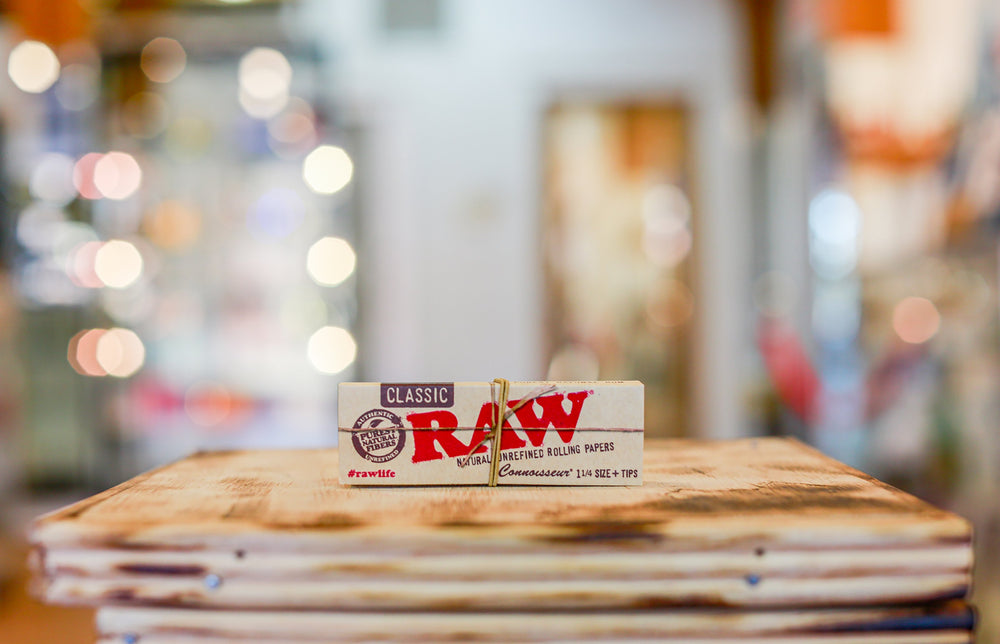 1 1/4 Raw Classic natural unrefined rolling papers with tips