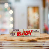King slim Raw Classic natural unrefined rolling papers with tips
